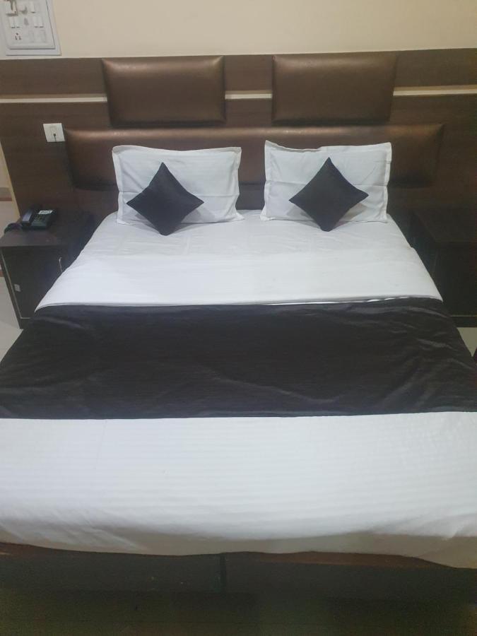 Hotel Anmol Ambikapur Buitenkant foto