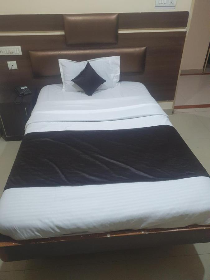 Hotel Anmol Ambikapur Buitenkant foto